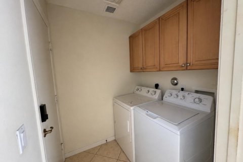 House in Lake Worth, Florida 3 bedrooms, 156.35 sq.m. № 2192583 - photo 8