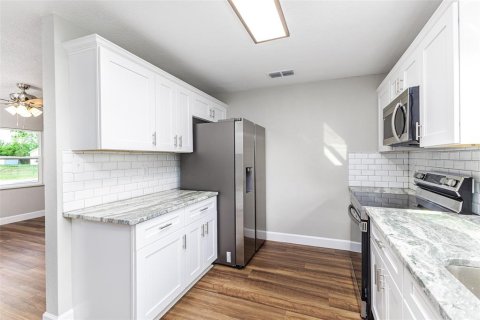 Villa ou maison à vendre à Auburndale, Floride: 3 chambres, 93.65 m2 № 1516578 - photo 6