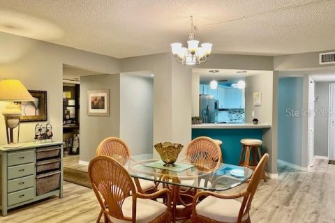 Condo in Punta Gorda, Florida, 2 bedrooms № 2111254 - photo 10