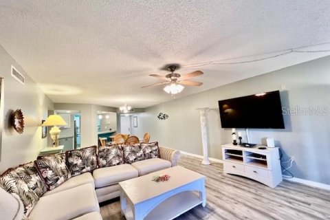 Condo in Punta Gorda, Florida, 2 bedrooms № 2111254 - photo 13