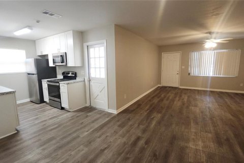 House in Brandon, Florida 3 bedrooms, 112.41 sq.m. № 2232914 - photo 3