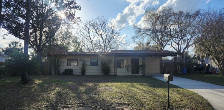 House in Brandon, Florida 3 bedrooms, 112.41 sq.m. № 2232914