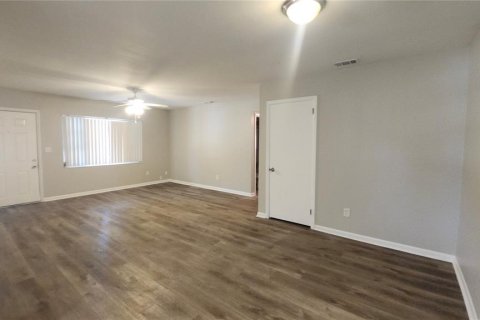 House in Brandon, Florida 3 bedrooms, 112.41 sq.m. № 2232914 - photo 6