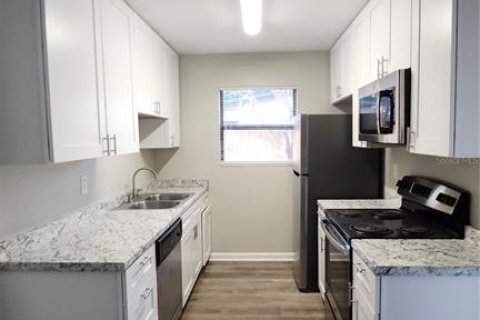 House in Brandon, Florida 3 bedrooms, 112.41 sq.m. № 2232914 - photo 4