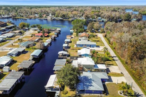 Villa ou maison à vendre à Astor, Floride: 2 chambres, 170.75 m2 № 2143921 - photo 3