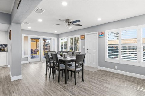 Villa ou maison à vendre à Astor, Floride: 2 chambres, 170.75 m2 № 2143921 - photo 11