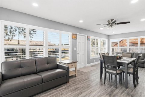 Villa ou maison à vendre à Astor, Floride: 2 chambres, 170.75 m2 № 2143921 - photo 10