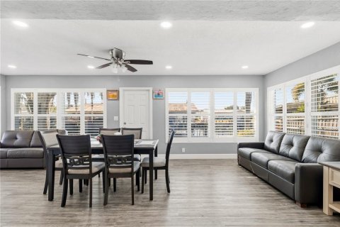 Villa ou maison à vendre à Astor, Floride: 2 chambres, 170.75 m2 № 2143921 - photo 6