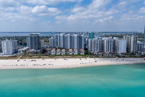 Copropriété à vendre à Miami Beach, Floride: 3 chambres, 238.94 m2 № 1887598 - photo 1