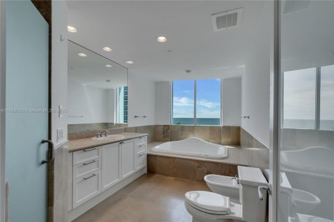 Copropriété à vendre à Miami Beach, Floride: 3 chambres, 238.94 m2 № 1887598 - photo 16