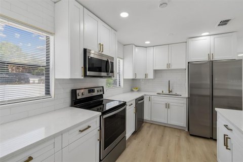 Villa ou maison à vendre à Tampa, Floride: 4 chambres, 111.48 m2 № 2200325 - photo 15