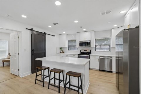 Villa ou maison à vendre à Tampa, Floride: 4 chambres, 111.48 m2 № 2200325 - photo 3
