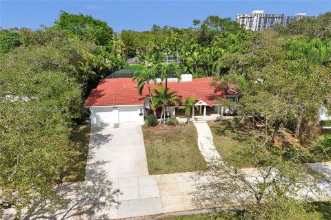 House in Miami Shores, Florida 3 bedrooms, 210.05 sq.m. № 2031195 - photo 3