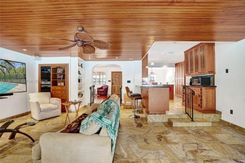 House in Miami Shores, Florida 3 bedrooms, 210.05 sq.m. № 2031195 - photo 29