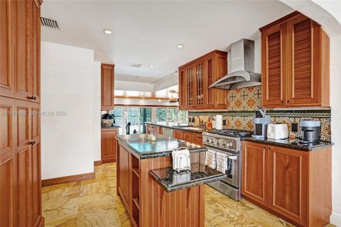 House in Miami Shores, Florida 3 bedrooms, 210.05 sq.m. № 2031195 - photo 15