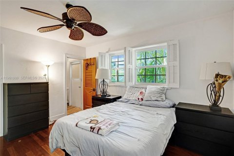 House in Miami Shores, Florida 3 bedrooms, 210.05 sq.m. № 2031195 - photo 26