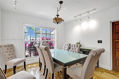 House in Miami Shores, Florida 3 bedrooms, 210.05 sq.m. № 2031195 - photo 17