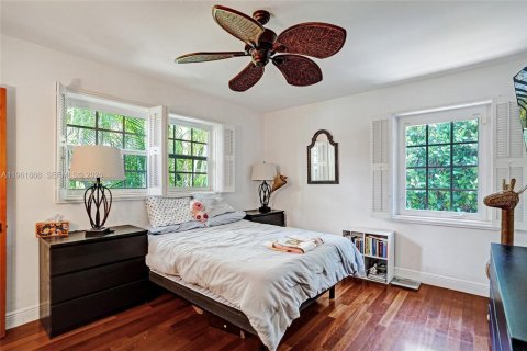 House in Miami Shores, Florida 3 bedrooms, 210.05 sq.m. № 2031195 - photo 27