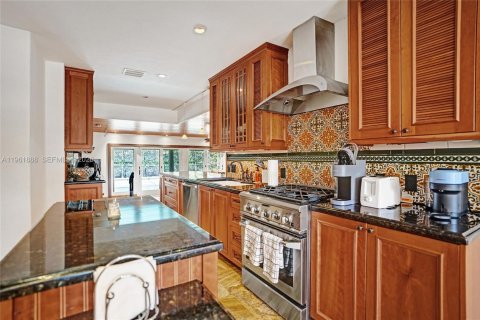 House in Miami Shores, Florida 3 bedrooms, 210.05 sq.m. № 2031195 - photo 14