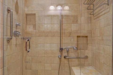 House in Miami Shores, Florida 3 bedrooms, 210.05 sq.m. № 2031195 - photo 23