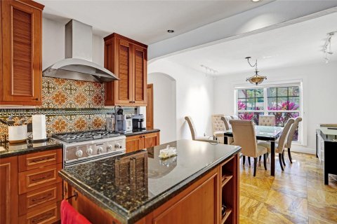 House in Miami Shores, Florida 3 bedrooms, 210.05 sq.m. № 2031195 - photo 16