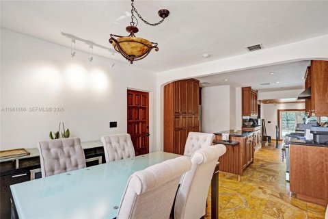 House in Miami Shores, Florida 3 bedrooms, 210.05 sq.m. № 2031195 - photo 18