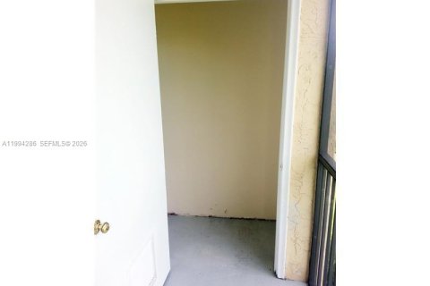 Condominio en venta en Pembroke Pines, Florida, 2 dormitorios, 73.11 m2 № 2055891 - foto 28