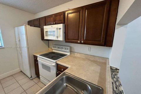 Condominio en venta en Pembroke Pines, Florida, 2 dormitorios, 73.11 m2 № 2055891 - foto 10