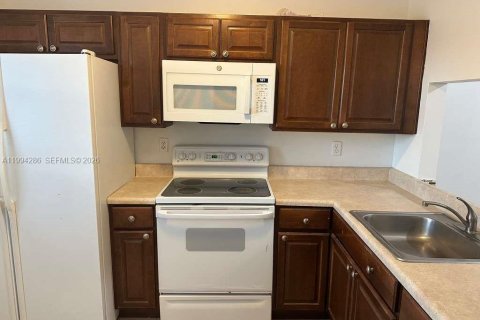 Condominio en venta en Pembroke Pines, Florida, 2 dormitorios, 73.11 m2 № 2055891 - foto 7