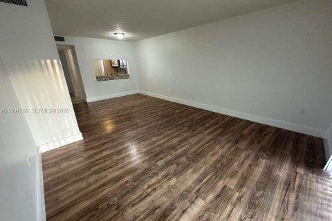 Condominio en venta en Pembroke Pines, Florida, 2 dormitorios, 73.11 m2 № 2055891 - foto 15