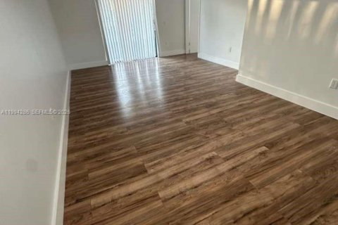 Condominio en venta en Pembroke Pines, Florida, 2 dormitorios, 73.11 m2 № 2055891 - foto 14