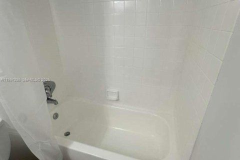 Condominio en venta en Pembroke Pines, Florida, 2 dormitorios, 73.11 m2 № 2055891 - foto 25