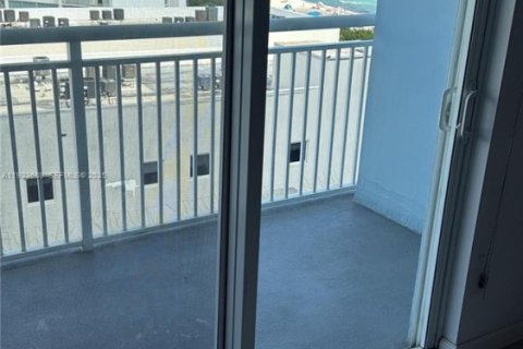 Copropriété à louer à Miami Beach, Floride: 1 chambre, 62.8 m2 № 1983610 - photo 2