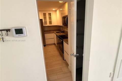 Copropriété à louer à Miami Beach, Floride: 1 chambre, 62.8 m2 № 1983610 - photo 11