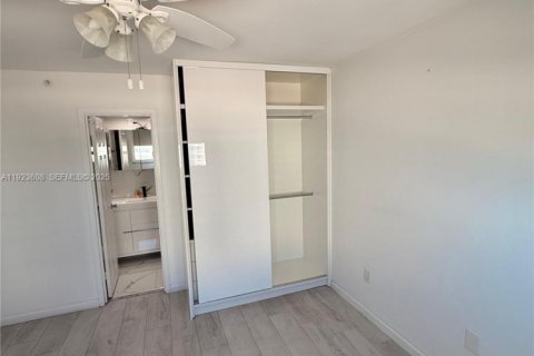 Copropriété à louer à Miami Beach, Floride: 1 chambre, 62.8 m2 № 1983610 - photo 17