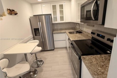 Copropriété à louer à Miami Beach, Floride: 1 chambre, 62.8 m2 № 1983610 - photo 13