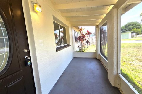 House in Pinellas Park, Florida 3 bedrooms, 99.03 sq.m. № 2114469 - photo 2