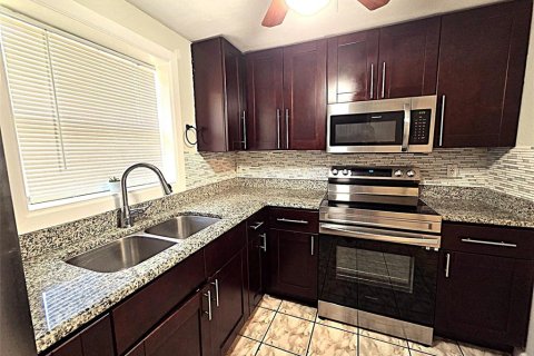 House in Pinellas Park, Florida 3 bedrooms, 99.03 sq.m. № 2114469 - photo 5