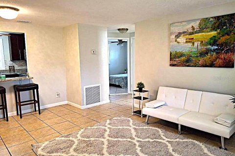 House in Pinellas Park, Florida 3 bedrooms, 99.03 sq.m. № 2114469 - photo 13