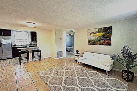 House in Pinellas Park, Florida 3 bedrooms, 99.03 sq.m. № 2114469 - photo 11
