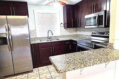 House in Pinellas Park, Florida 3 bedrooms, 99.03 sq.m. № 2114469 - photo 7