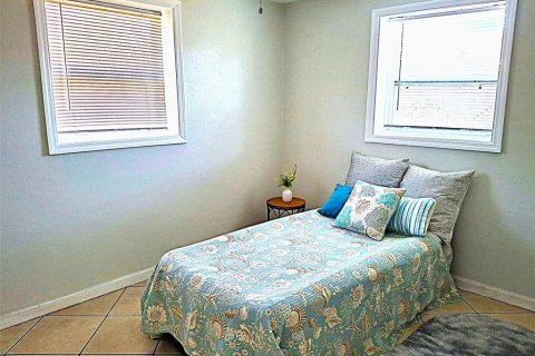 House in Pinellas Park, Florida 3 bedrooms, 99.03 sq.m. № 2114469 - photo 24