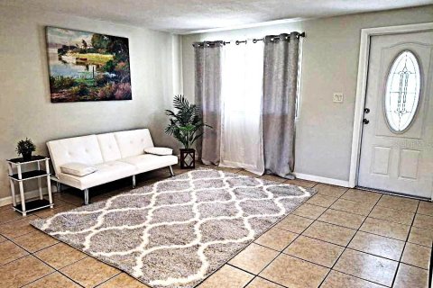 House in Pinellas Park, Florida 3 bedrooms, 99.03 sq.m. № 2114469 - photo 12