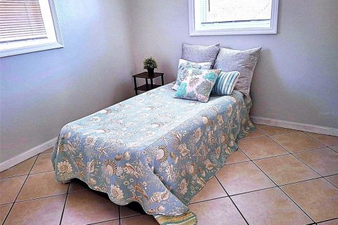 House in Pinellas Park, Florida 3 bedrooms, 99.03 sq.m. № 2114469 - photo 21