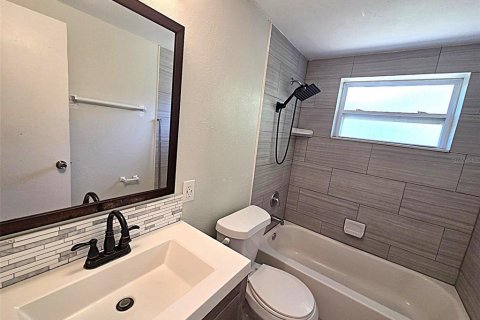 House in Pinellas Park, Florida 3 bedrooms, 99.03 sq.m. № 2114469 - photo 15