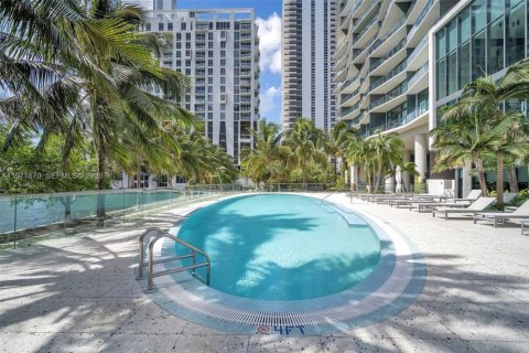 Condo in Miami, Florida, 2 bedrooms  № 2038572 - photo 11
