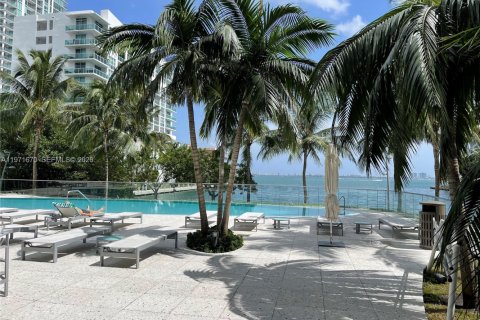 Condo in Miami, Florida, 2 bedrooms  № 2038572 - photo 5