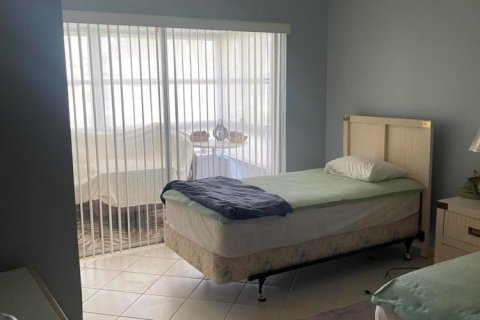 Condo in Royal Palm Beach, Florida, 1 bedroom  № 1118029 - photo 1