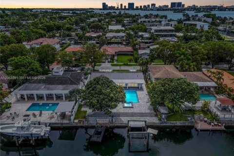 Casa en venta en North Miami, Florida, 3 dormitorios, 256.41 m2 № 2289456 - foto 26