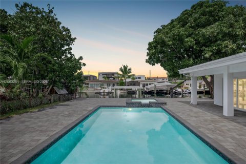 Casa en venta en North Miami, Florida, 3 dormitorios, 256.41 m2 № 2289456 - foto 22